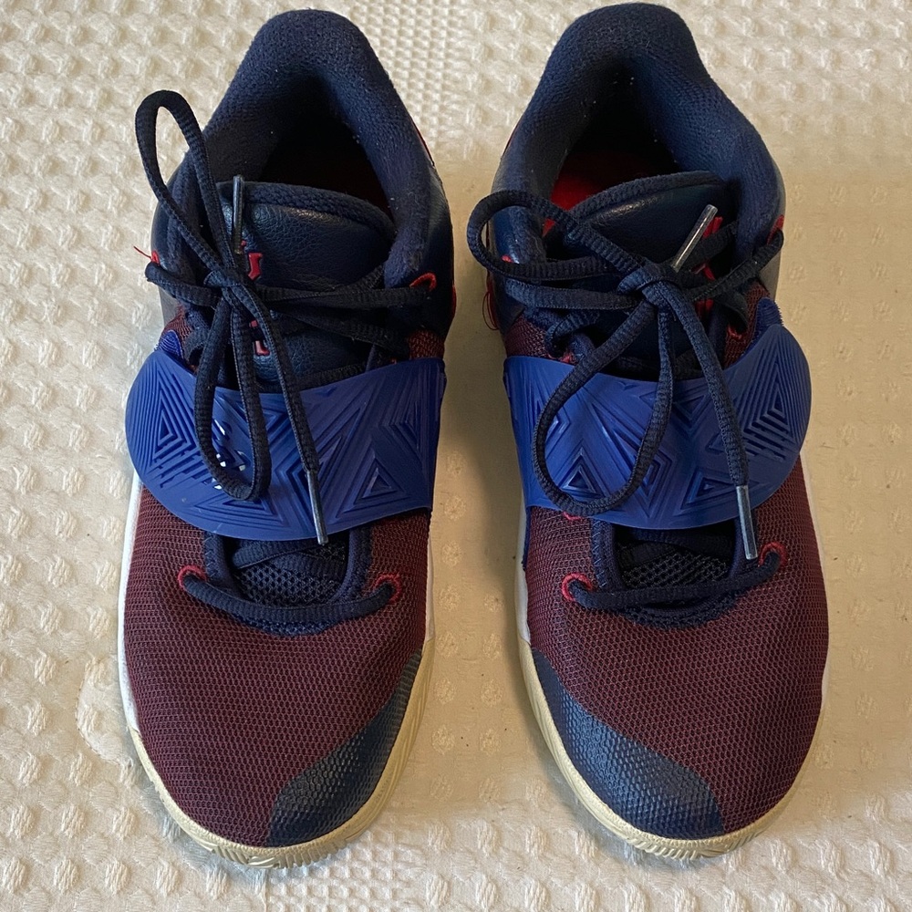 Nike Kylie flytrap basketball Kids' Navy and Red Athletic Shoes youth 6